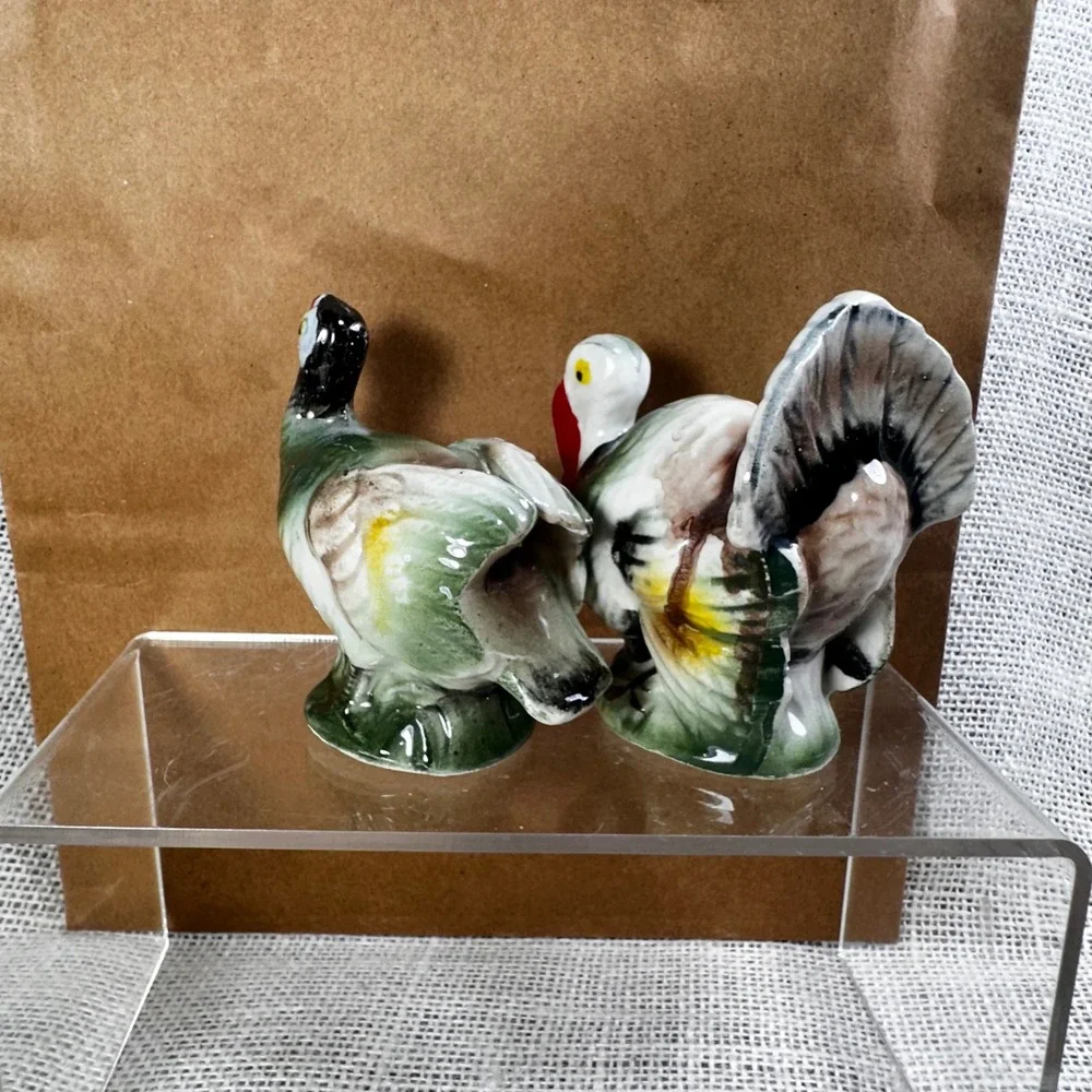 Vintage‎ Japan Ceramic Turkey Salt and Pepper Shakers Thanksgiving Green Red Set